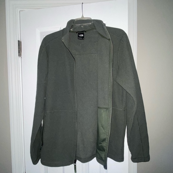 The North Face. Size Medium. 100% polyester. Grayish/Muted Green Color. - Picture 4 of 4